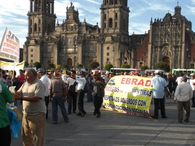 Demo vor der Kathedrale